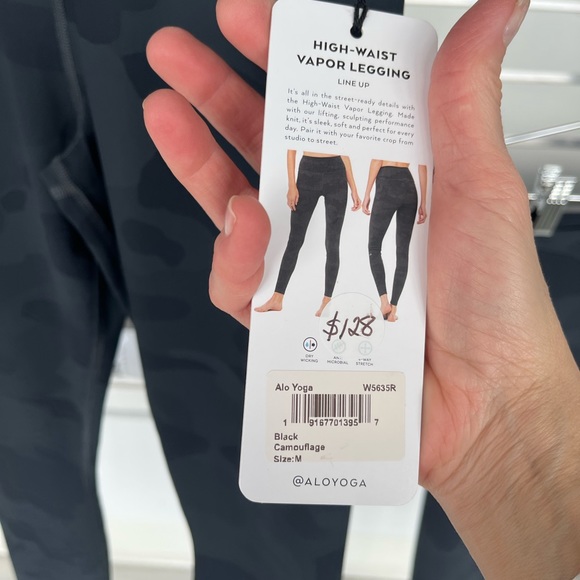 ALO Vapor legging, black camo, brand new with tags - Picture 2 of 2